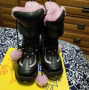 Snow boots